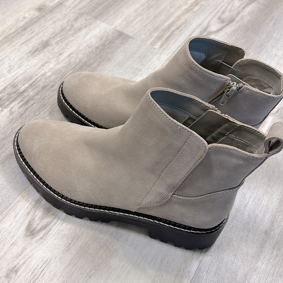 Nordstrom Miller 2 Water Resistant Suede Leather Chelsea Lug Boot / Beige-Taupe - Picture 2 of 10